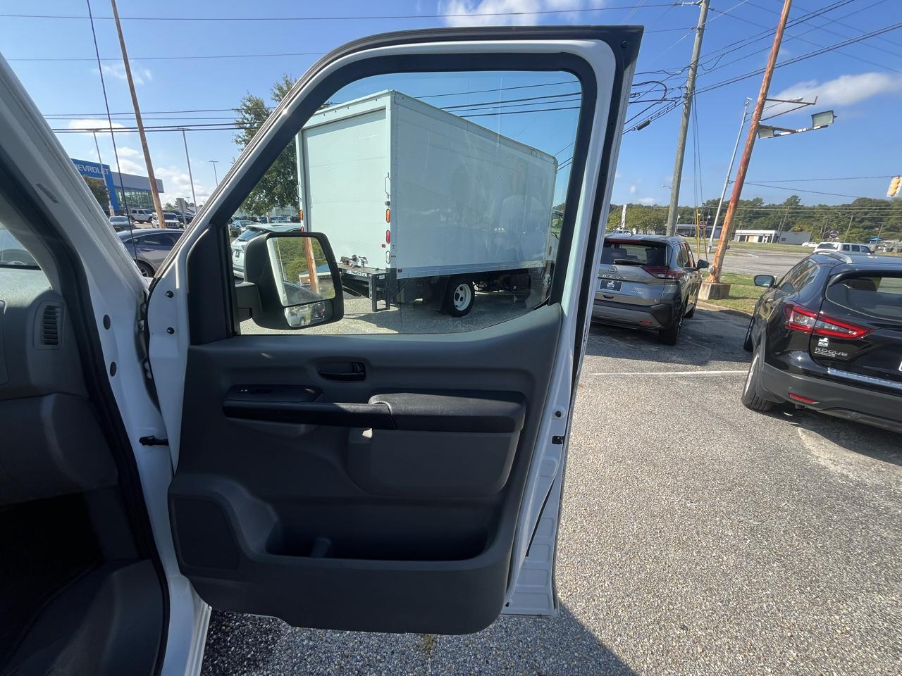 Nissan NV photo 34