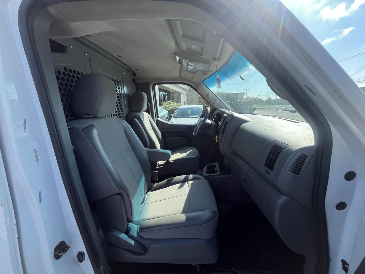 Nissan NV photo 35