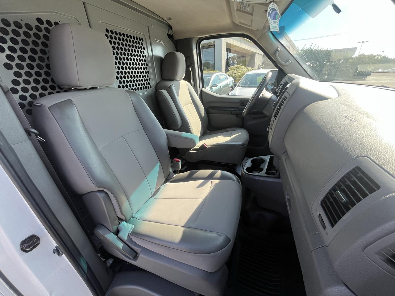 Nissan NV photo 36