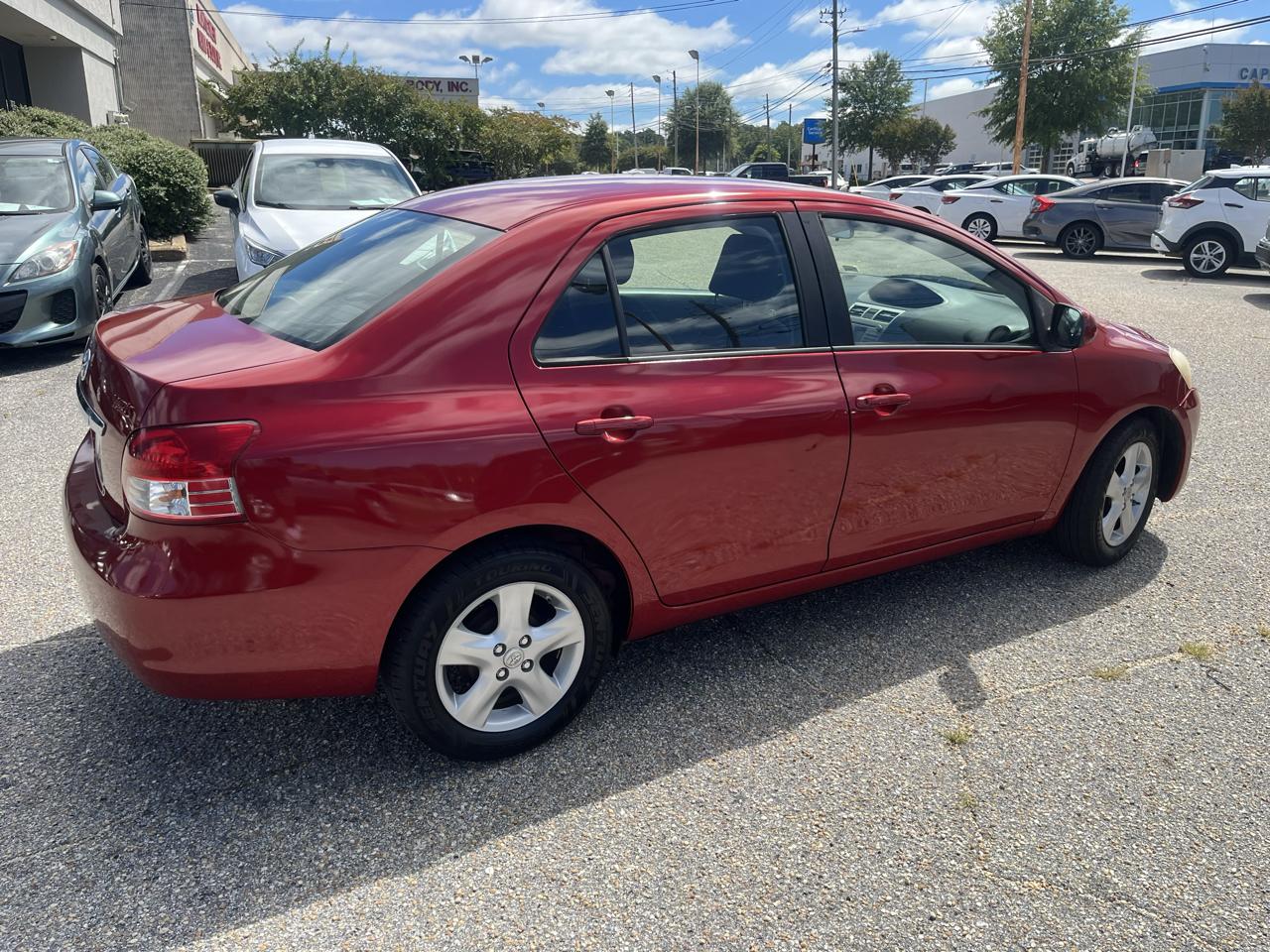 Toyota Yaris photo 18
