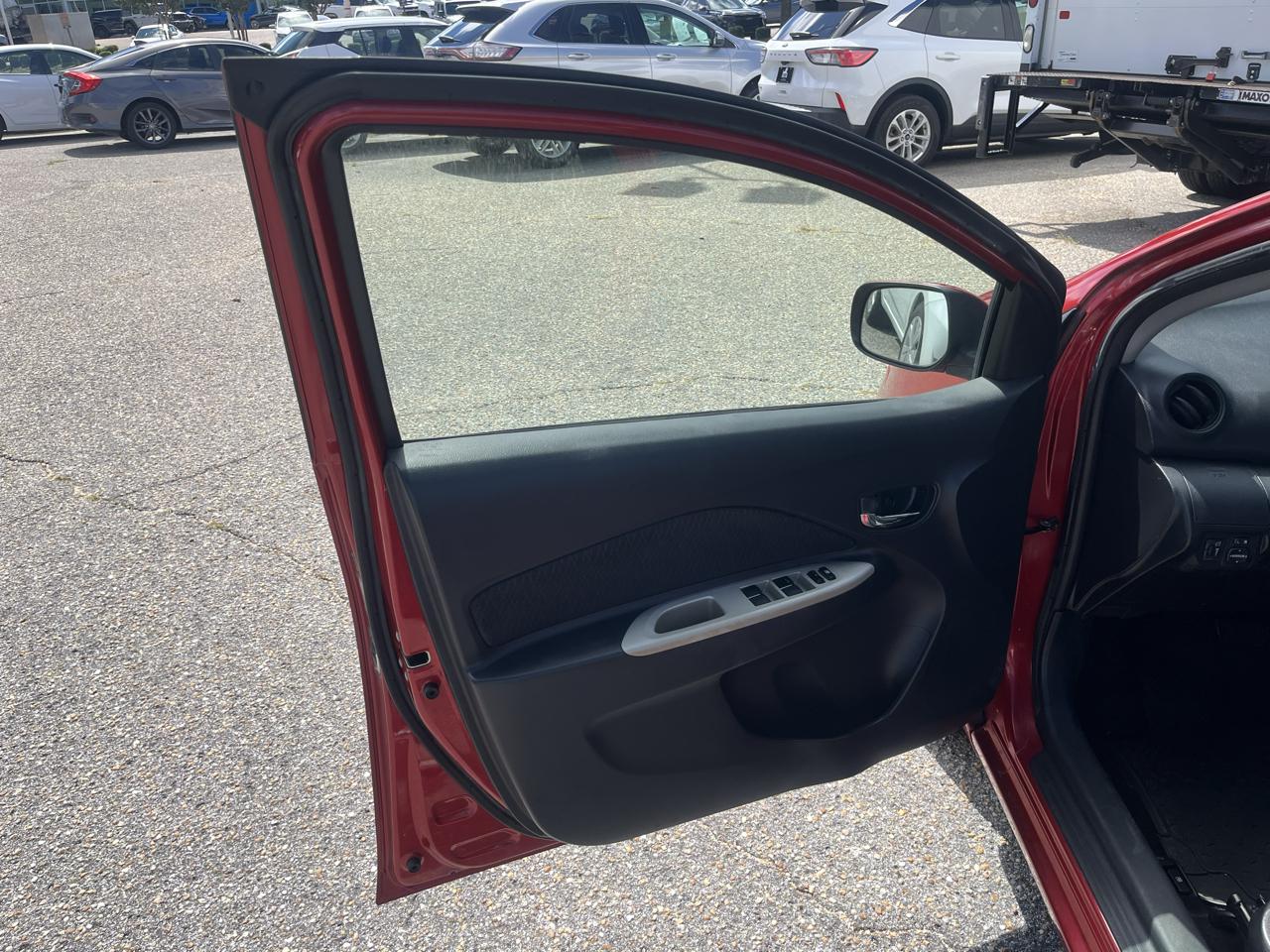 Toyota Yaris photo 23