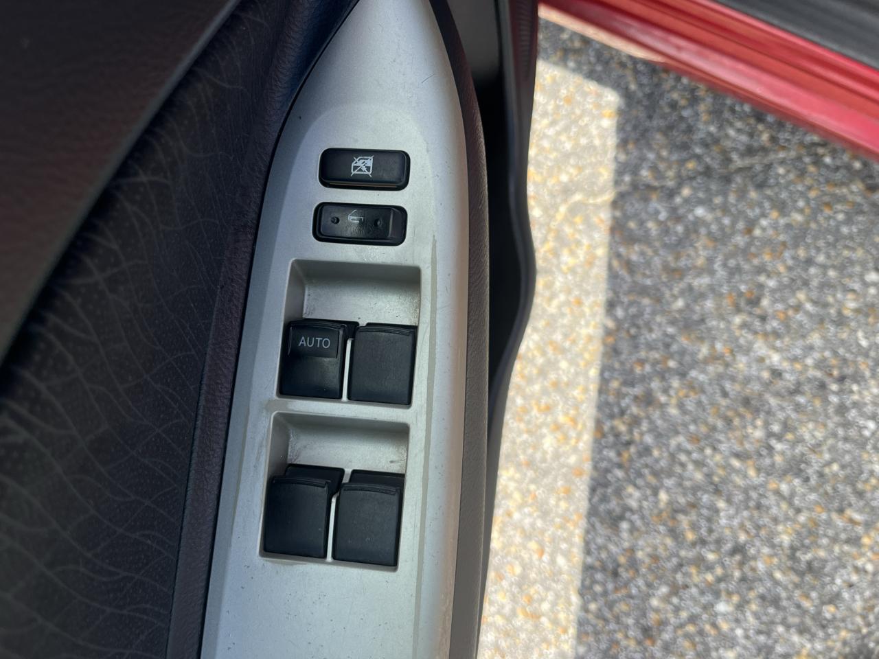 Toyota Yaris photo 24
