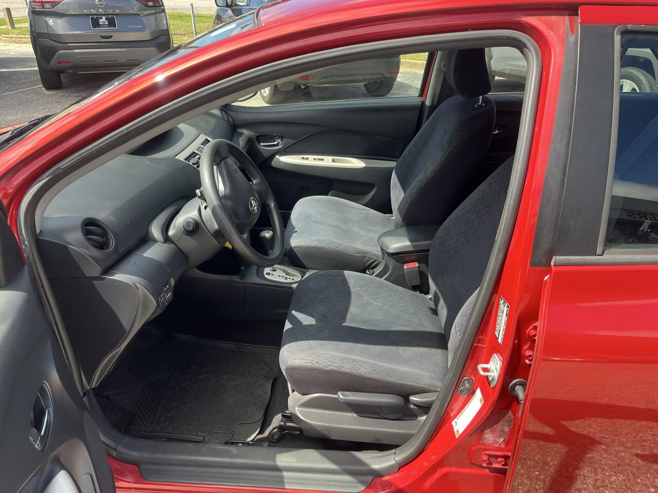 Toyota Yaris photo 25