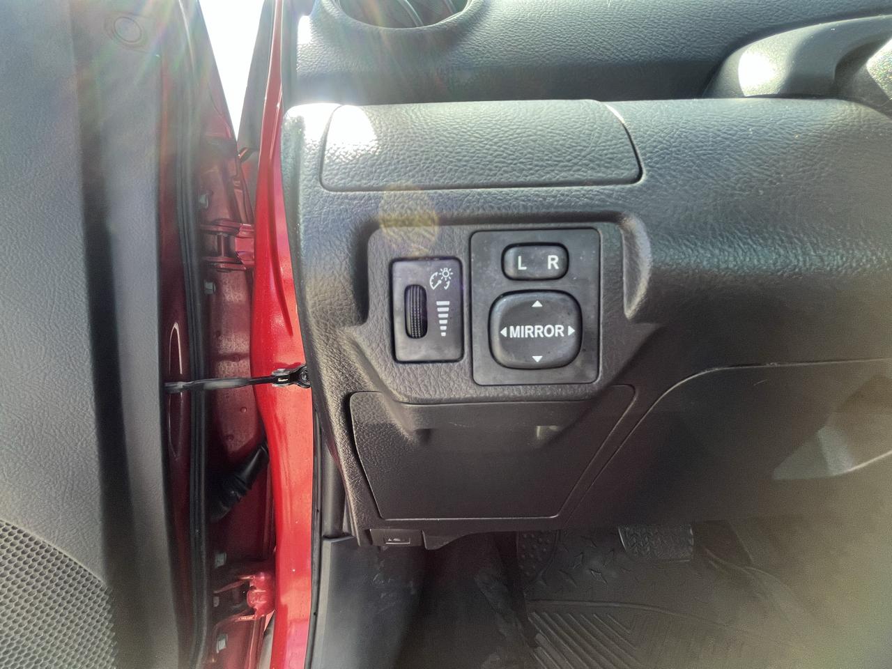 Toyota Yaris photo 27