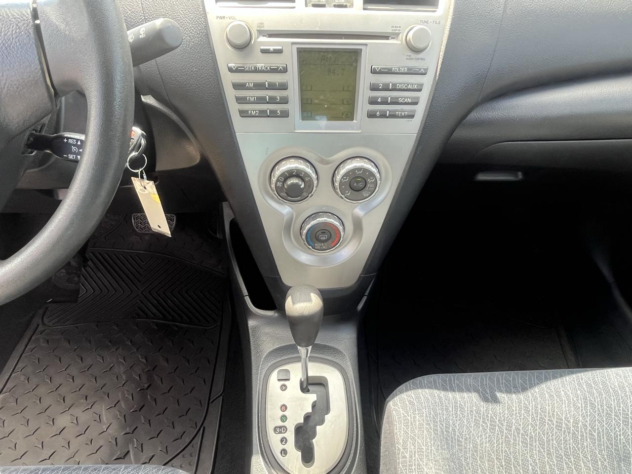 Toyota Yaris photo 31