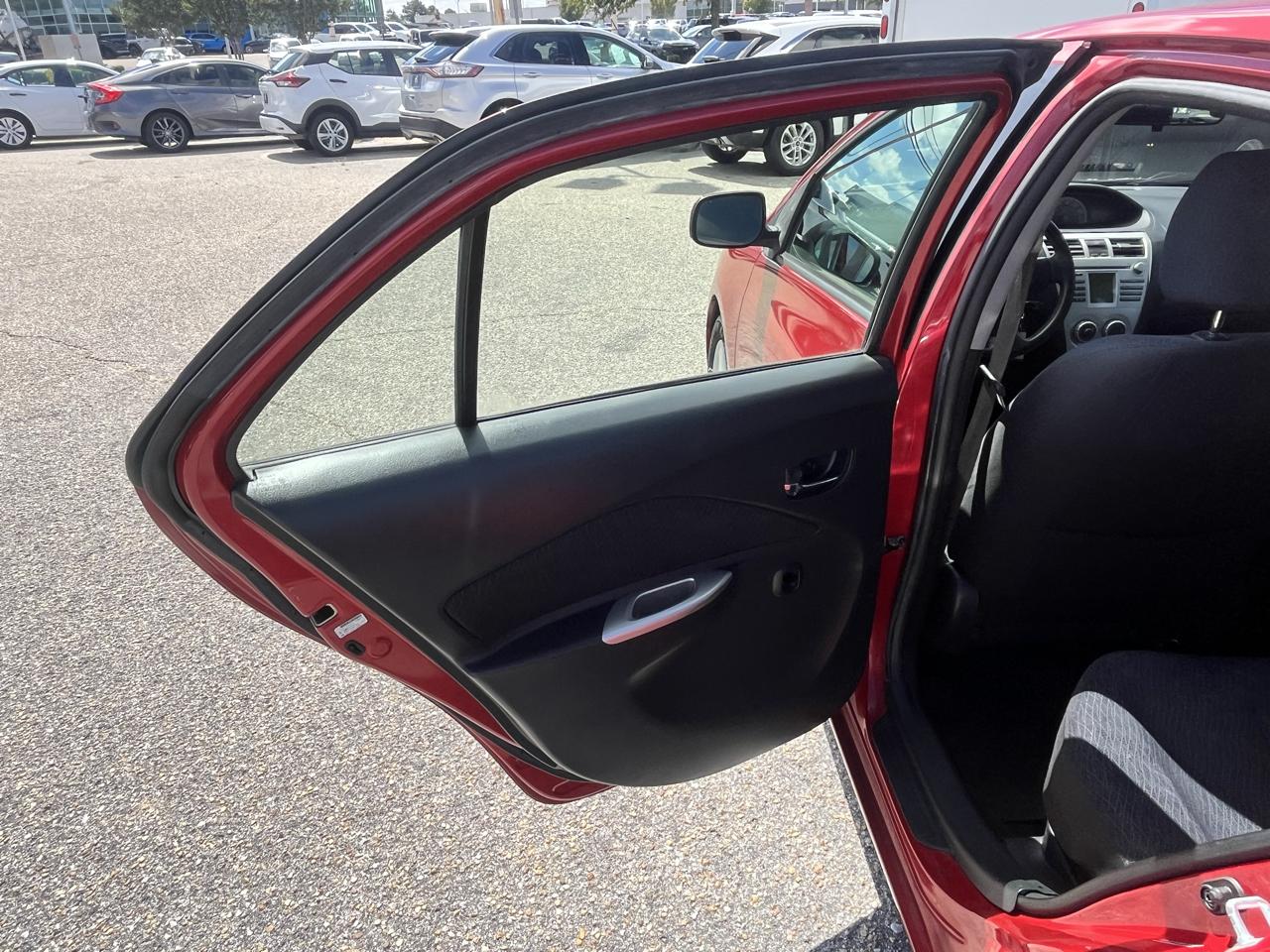 Toyota Yaris photo 32