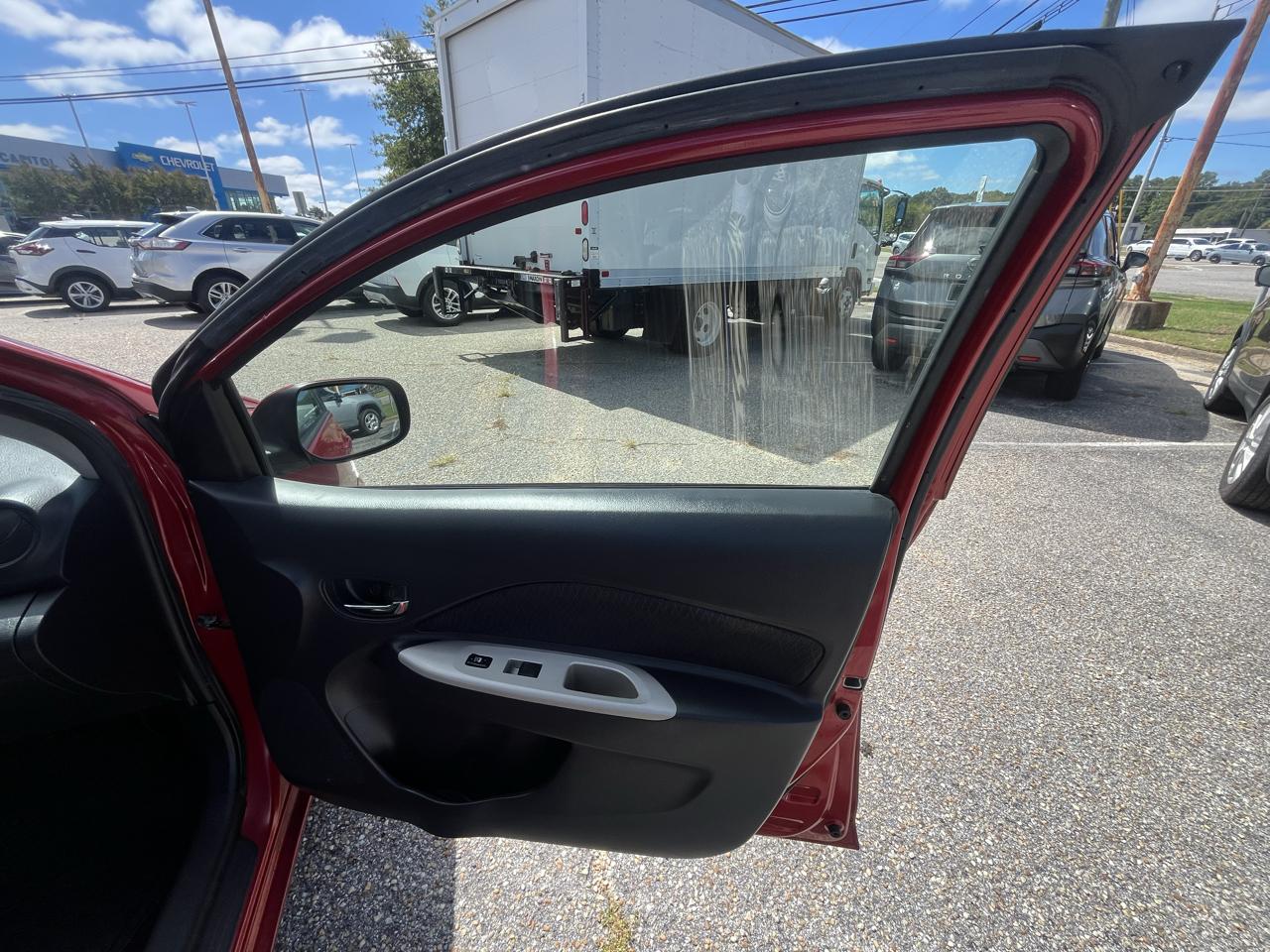 Toyota Yaris photo 36