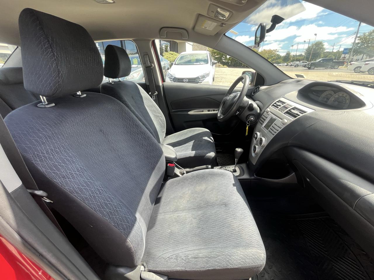 Toyota Yaris photo 37