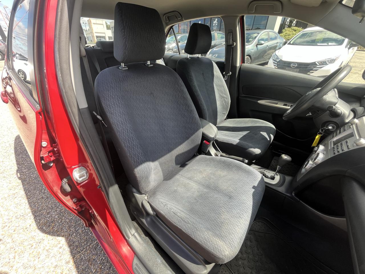 Toyota Yaris photo 38