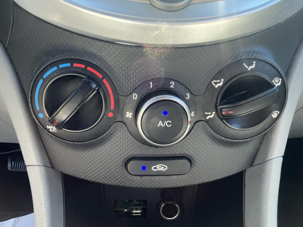 Hyundai Accent  2015