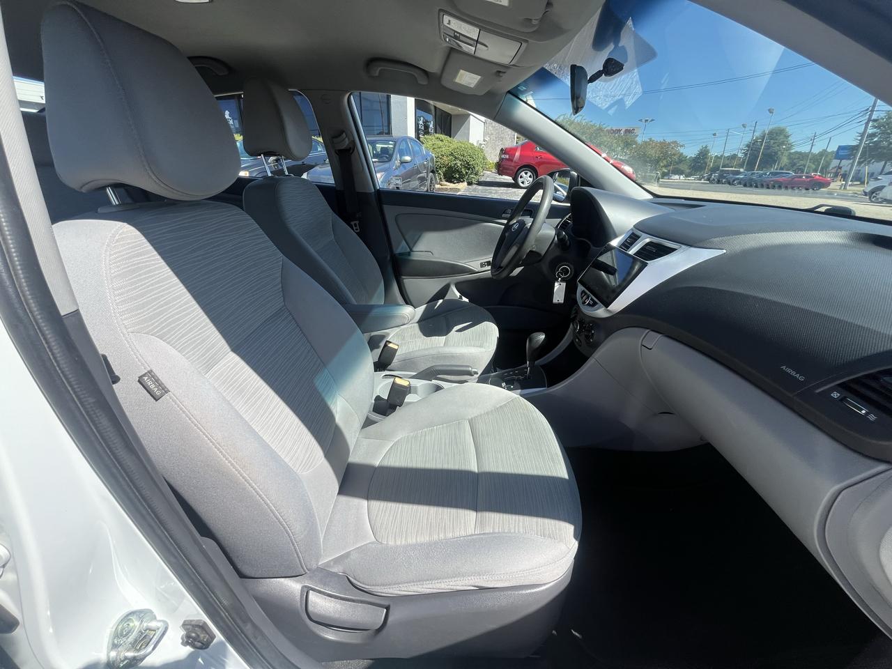 Hyundai Accent  2015