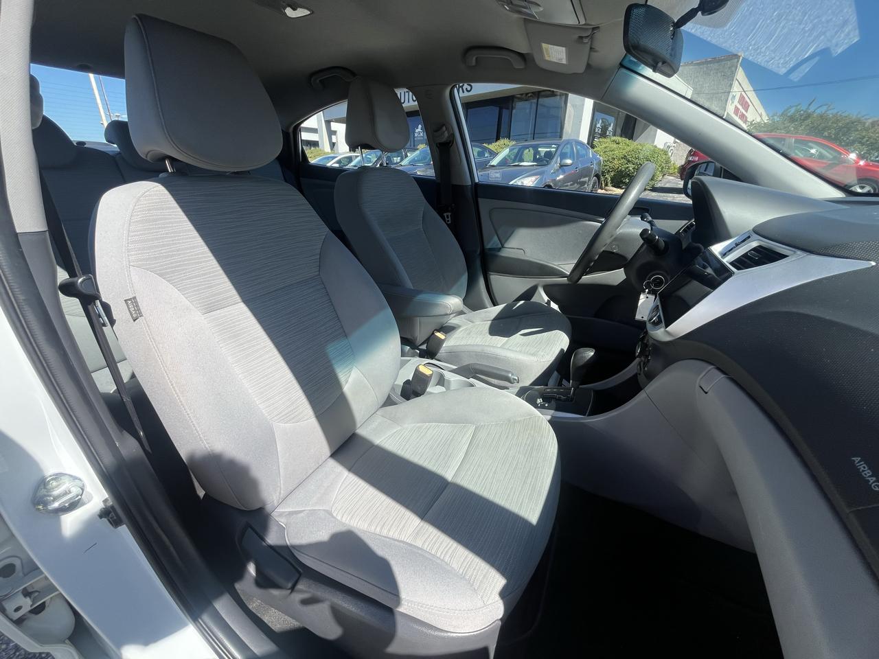 Hyundai Accent  2015