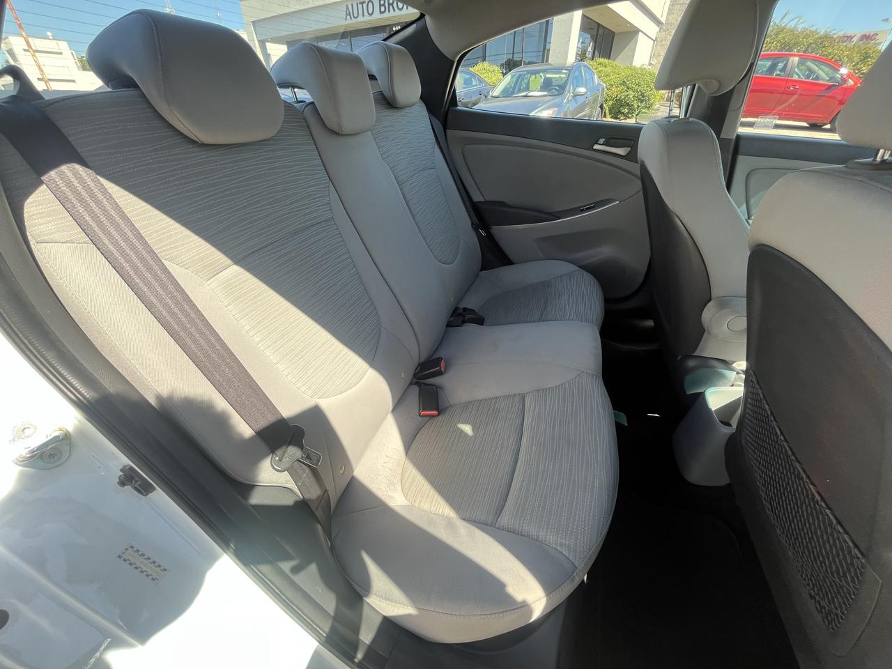 Hyundai Accent  2015