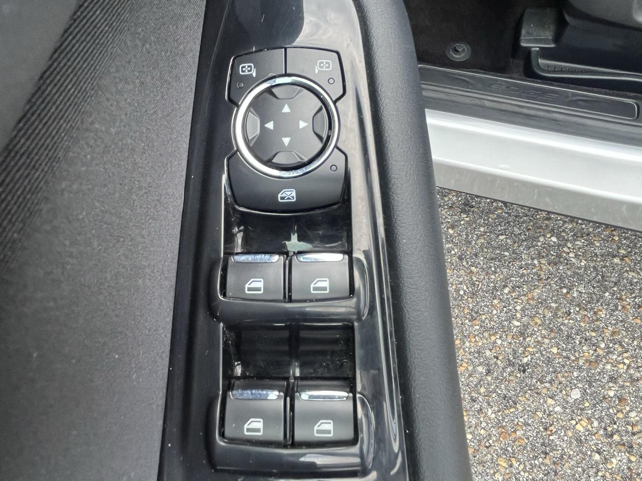 Ford Edge photo 21