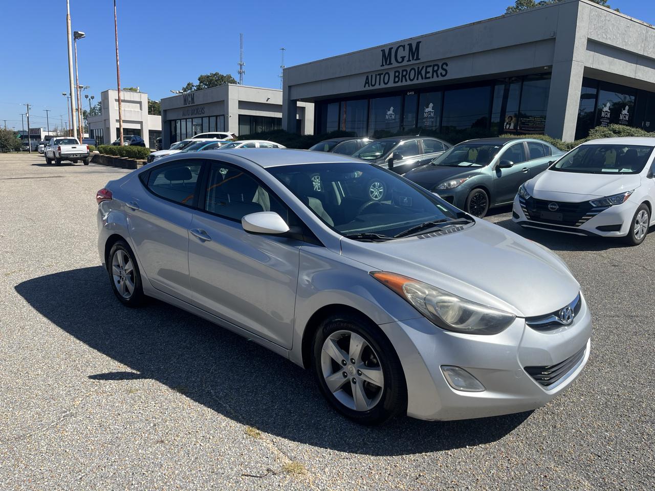 Hyundai Elantra photo 2