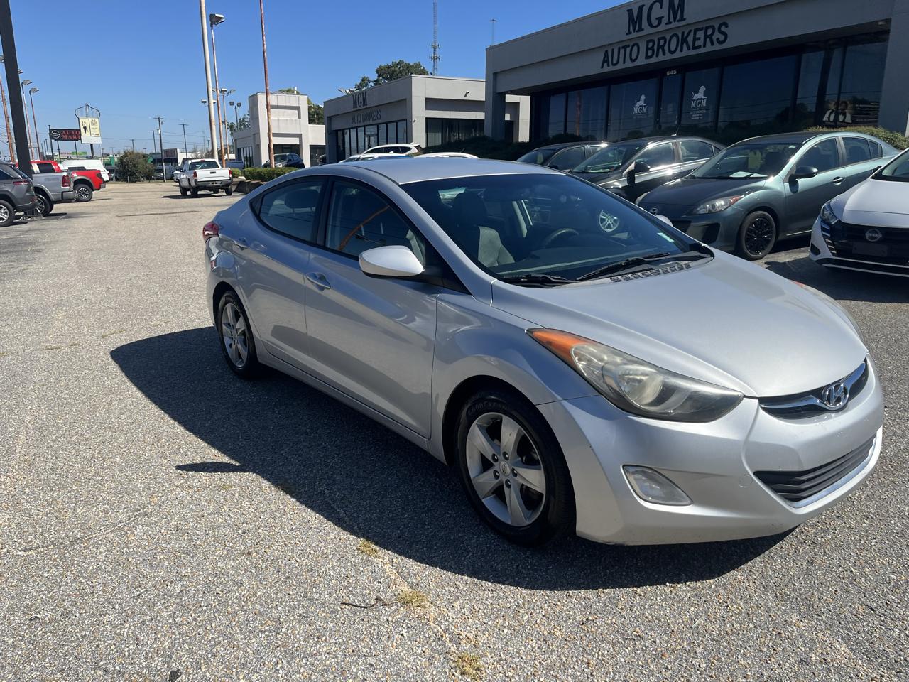 Hyundai Elantra photo 3