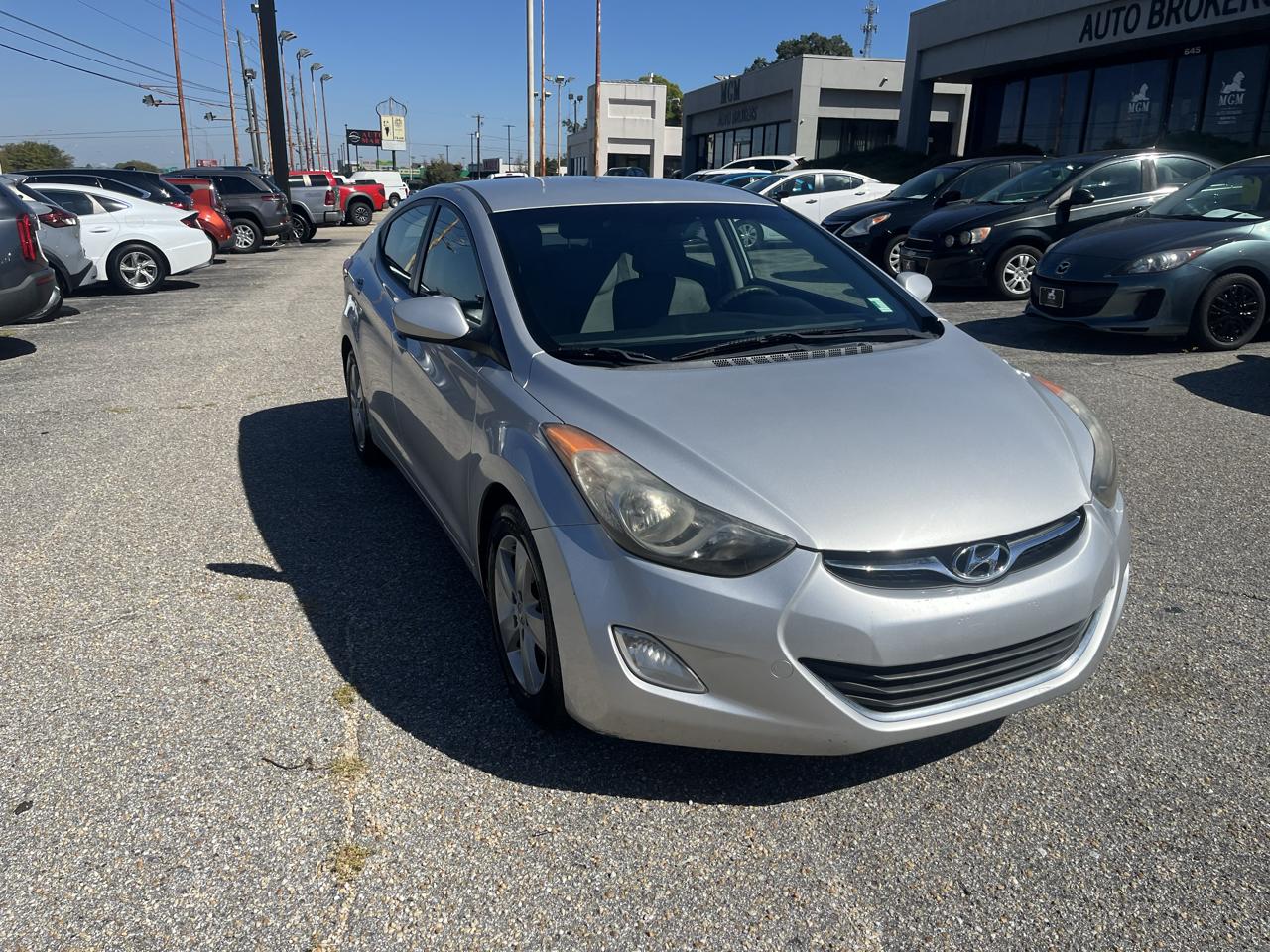 Hyundai Elantra photo 4