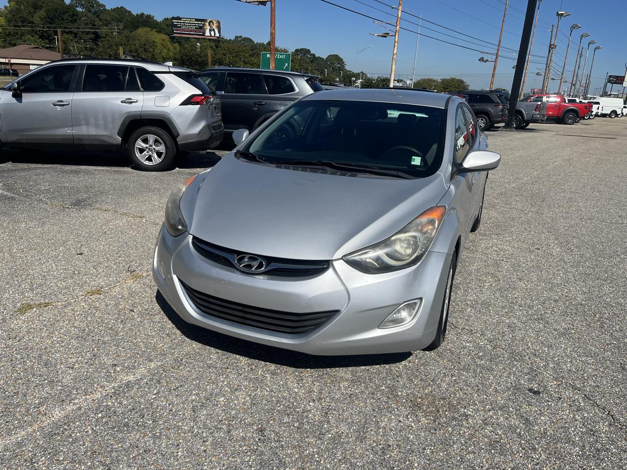 Hyundai Elantra photo 7