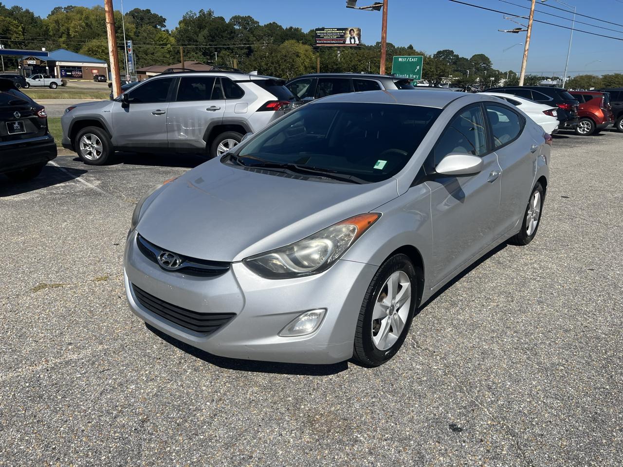 Hyundai Elantra photo 8