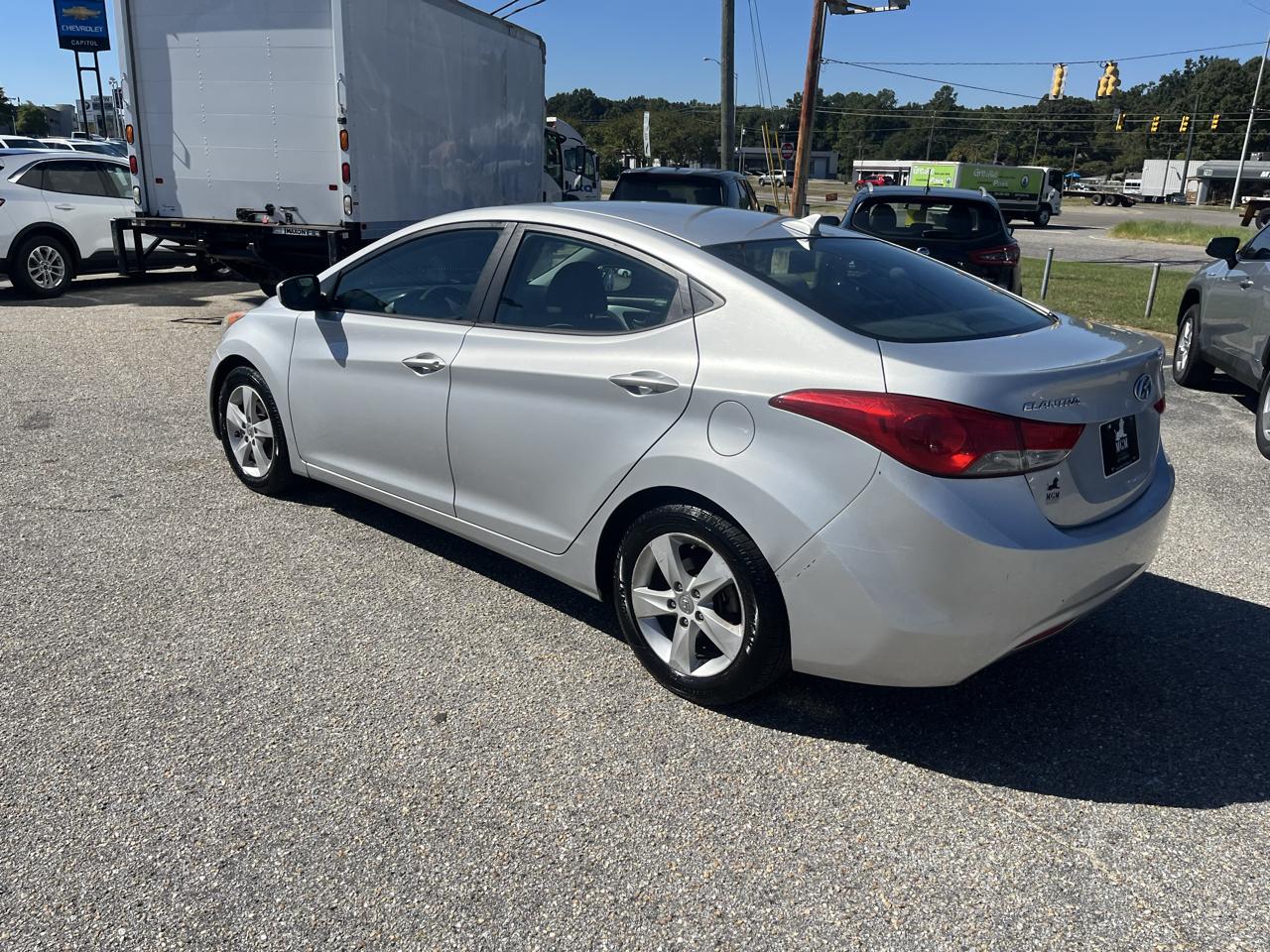Hyundai Elantra photo 12