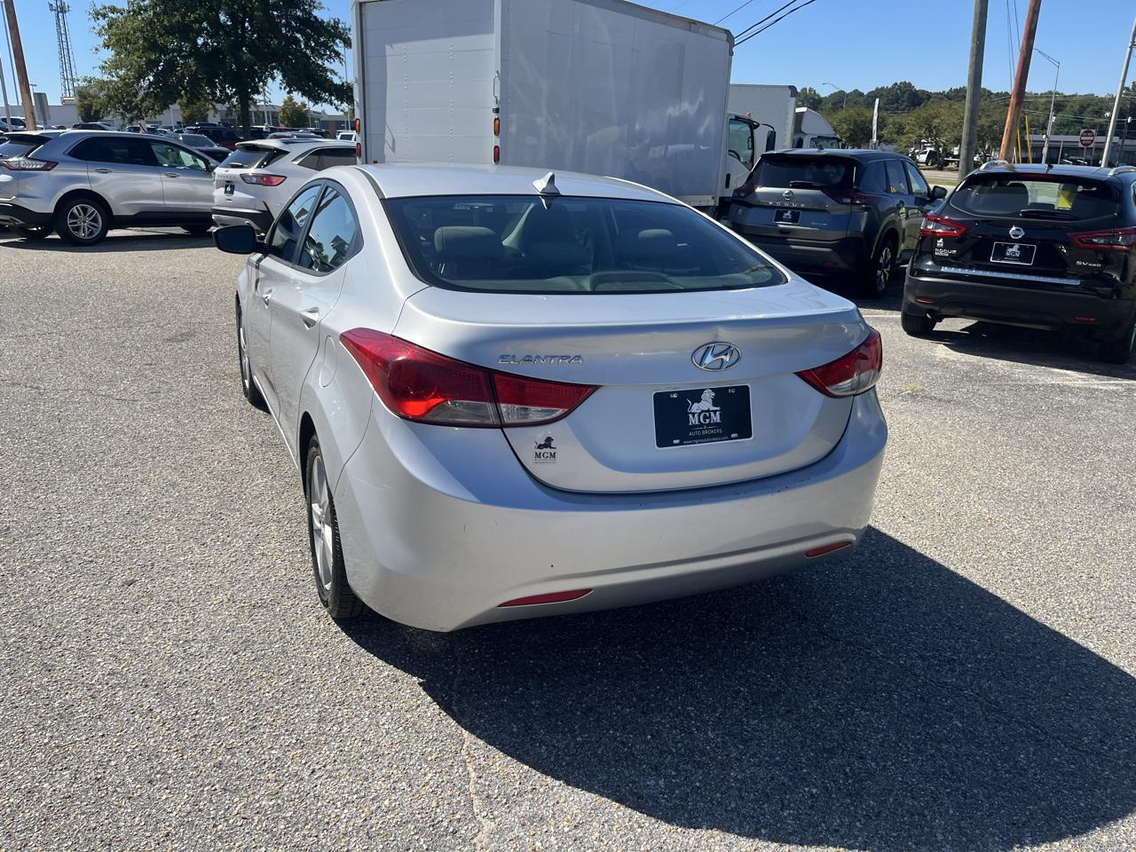 Hyundai Elantra photo 14