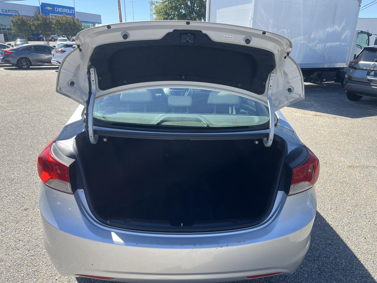 Hyundai Elantra photo 16
