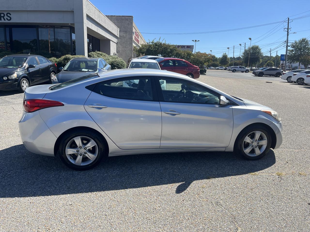 Hyundai Elantra photo 20