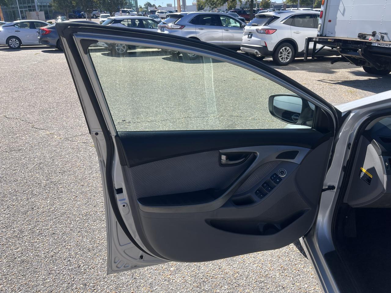 Hyundai Elantra photo 22