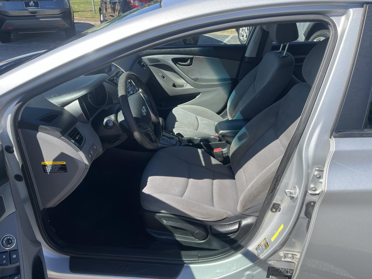 Hyundai Elantra photo 24
