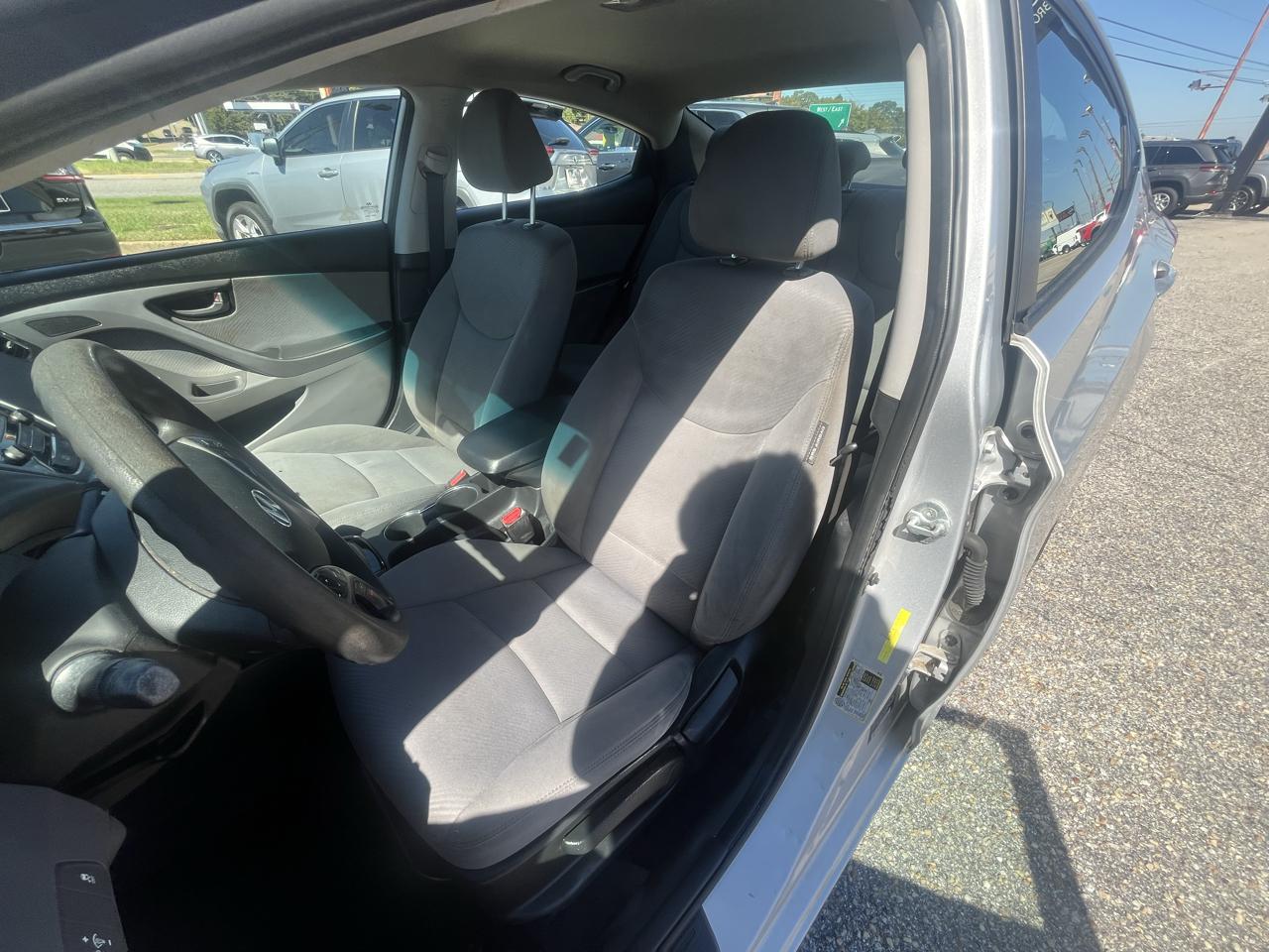 Hyundai Elantra photo 25