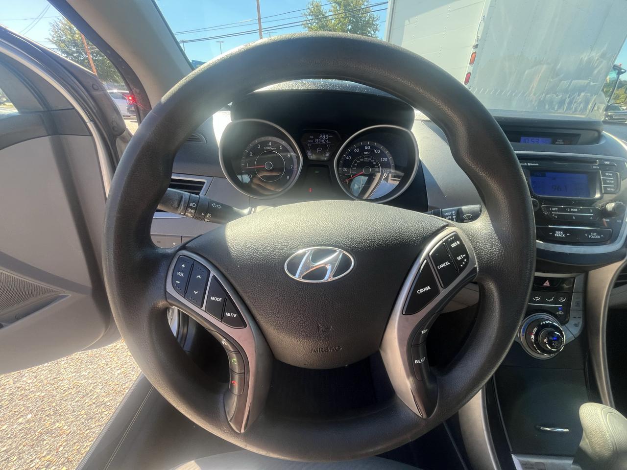 Hyundai Elantra photo 28
