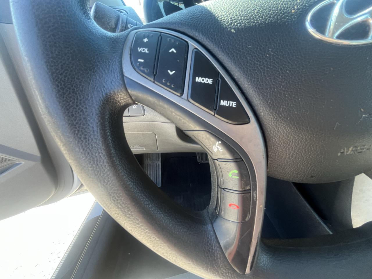 Hyundai Elantra photo 29