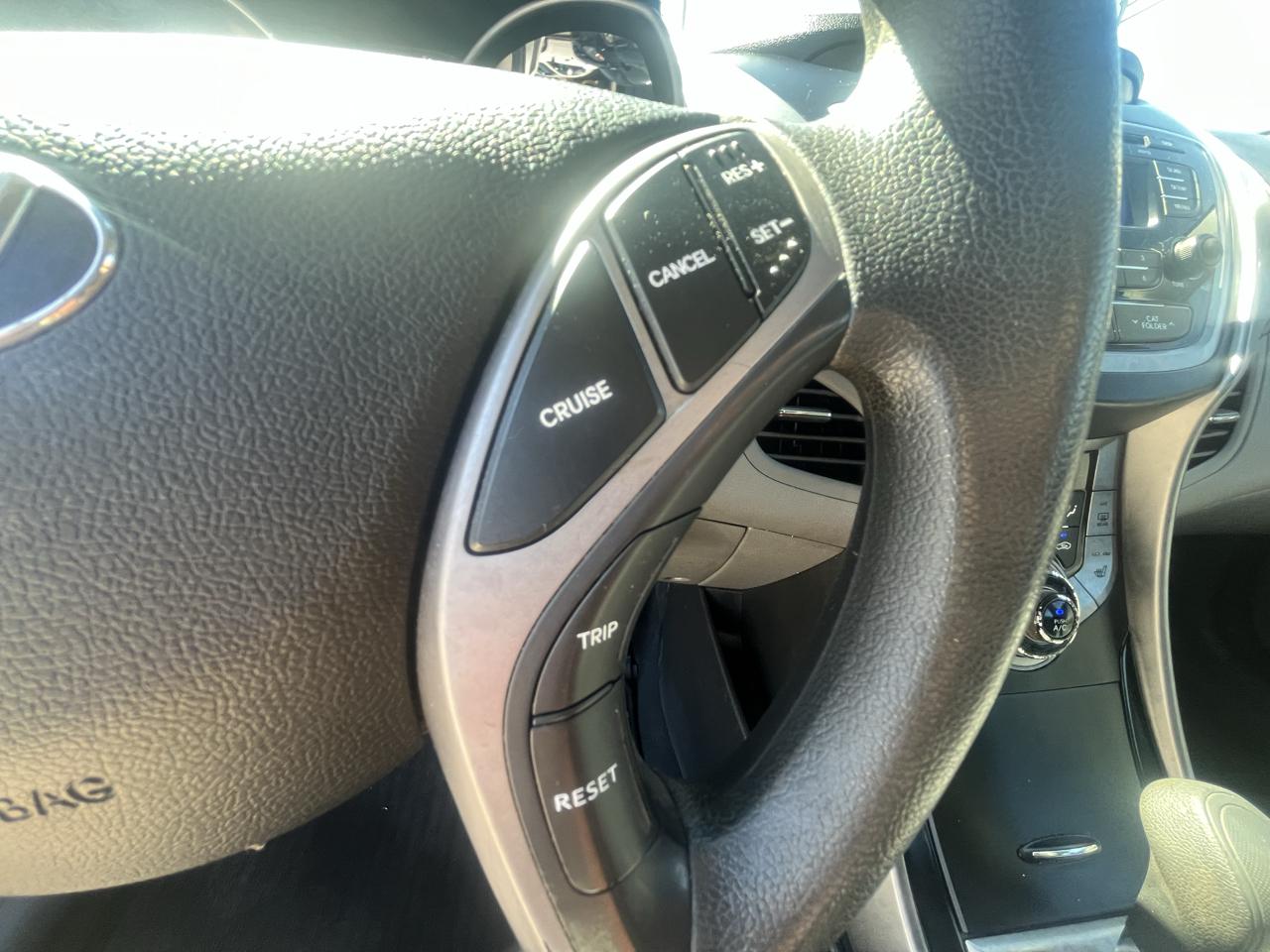 Hyundai Elantra photo 30