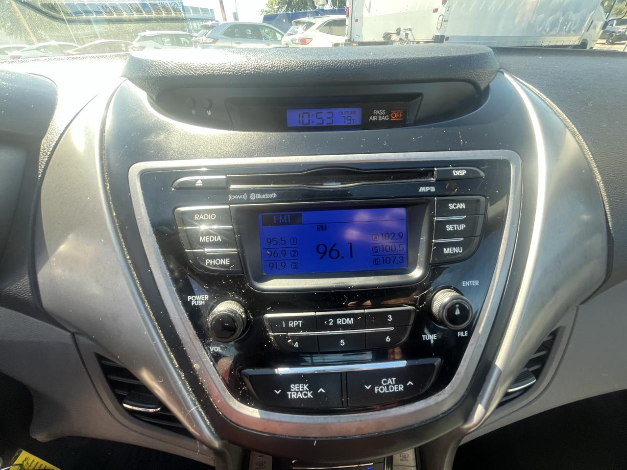 Hyundai Elantra photo 32