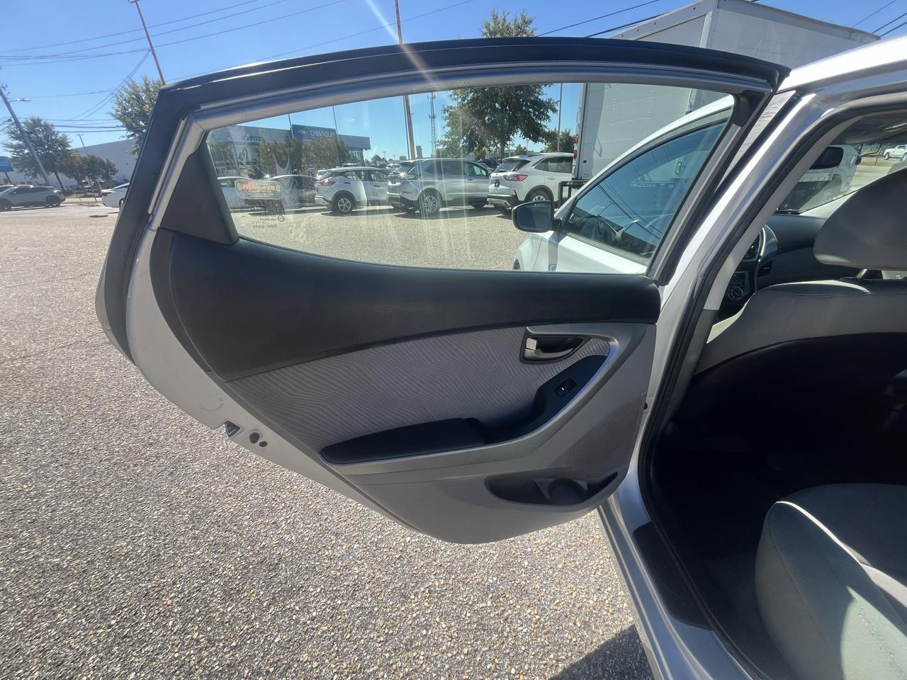 Hyundai Elantra photo 35