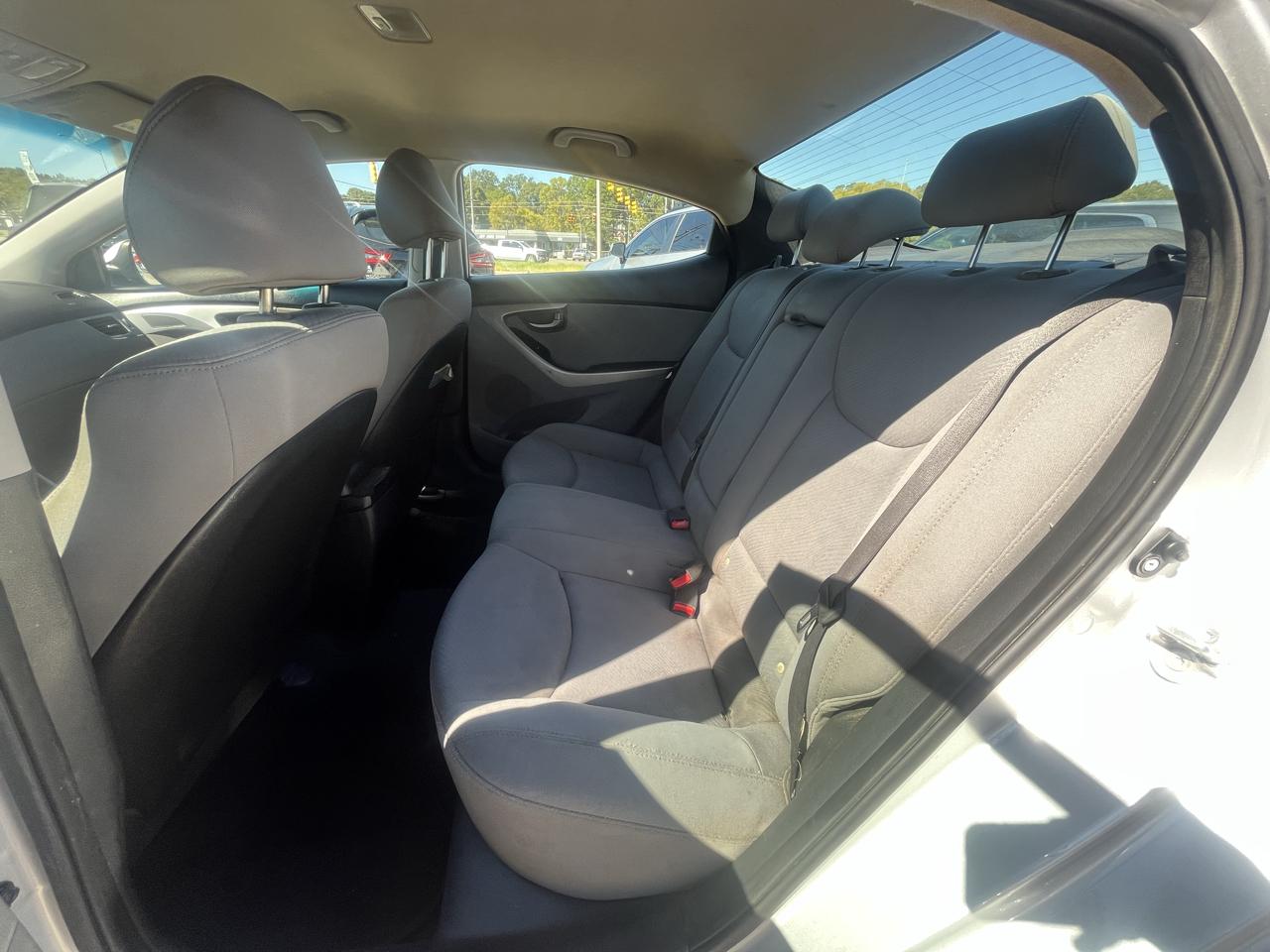 Hyundai Elantra photo 36