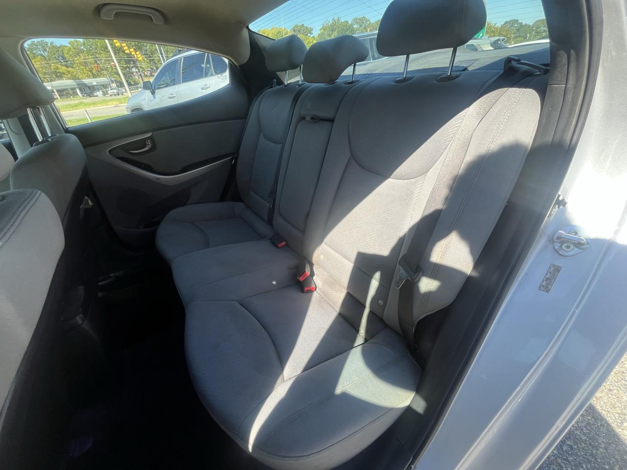 Hyundai Elantra photo 37