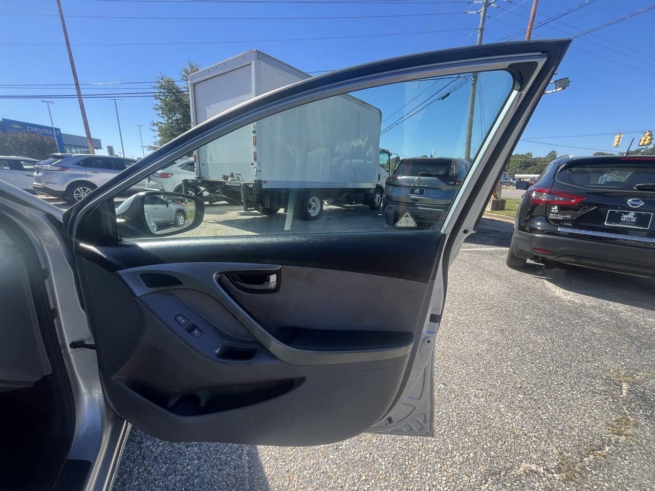 Hyundai Elantra photo 38