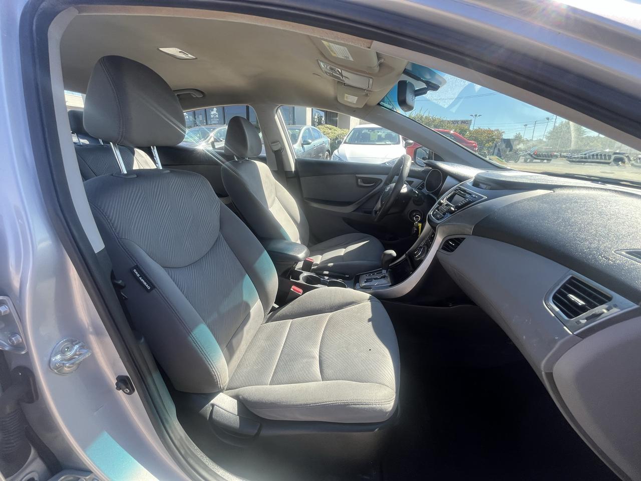 Hyundai Elantra photo 39
