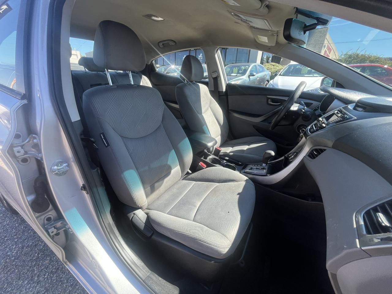 Hyundai Elantra photo 40