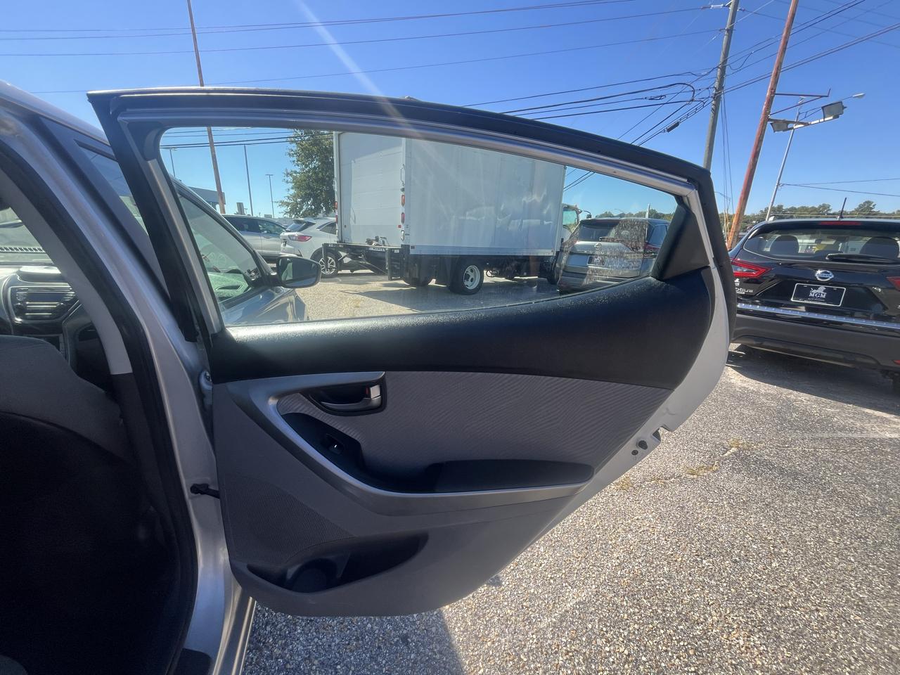 Hyundai Elantra photo 41
