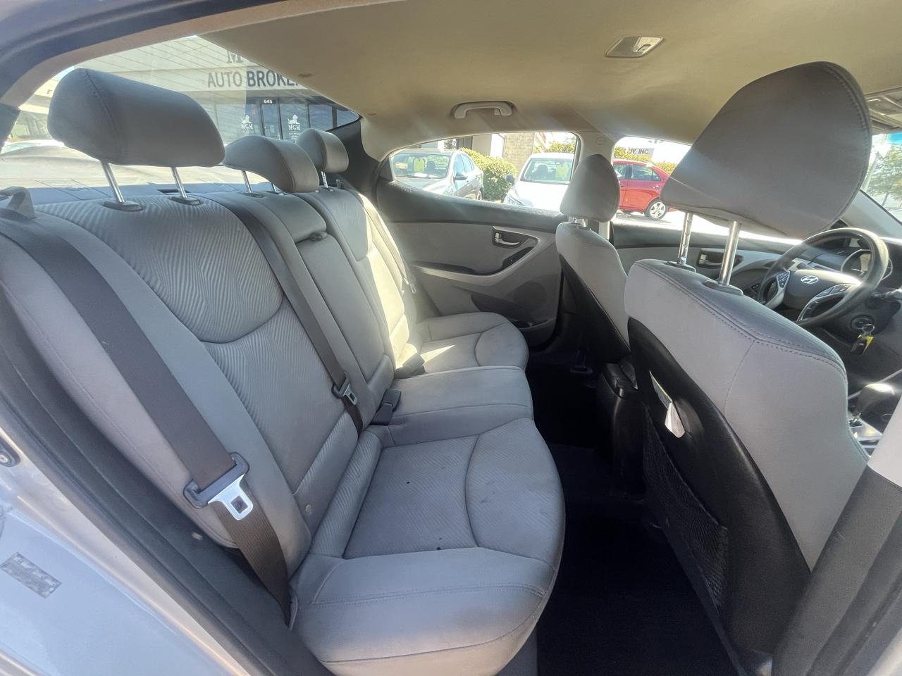 Hyundai Elantra photo 42