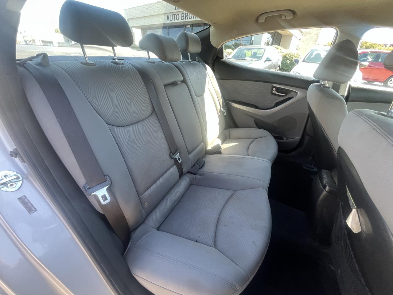 Hyundai Elantra photo 43