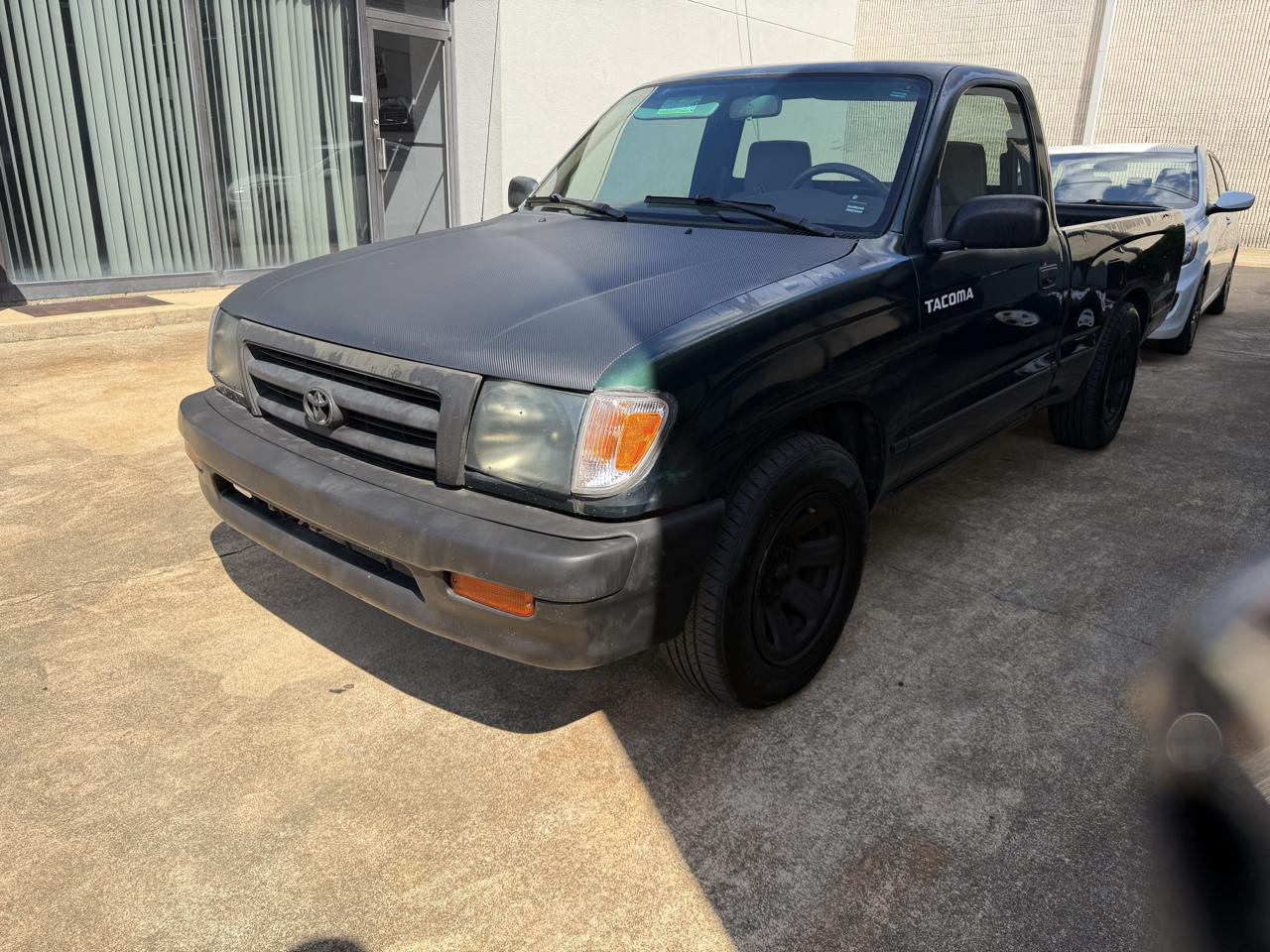 Toyota Tacoma photo 2