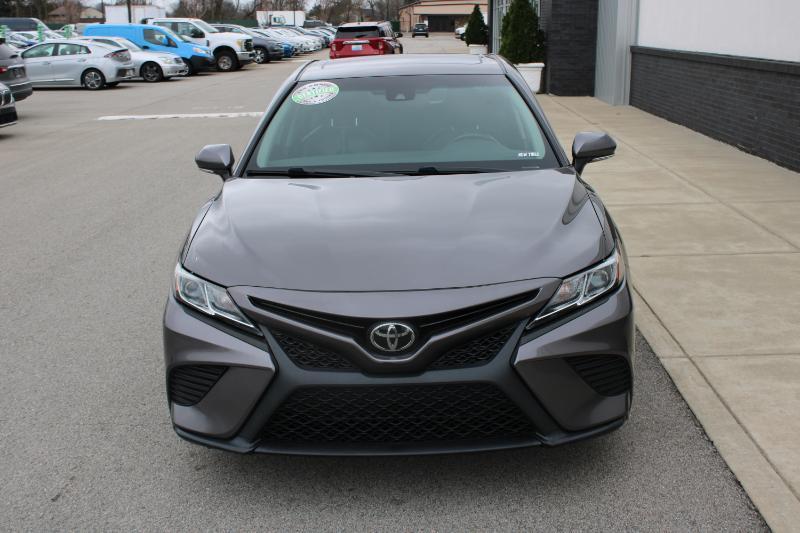 Toyota Camry SE 2020