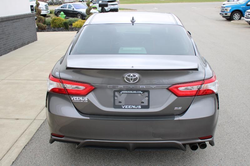 Toyota Camry SE 2020