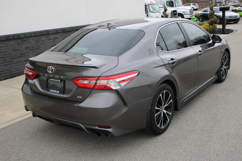 Toyota Camry SE 2020