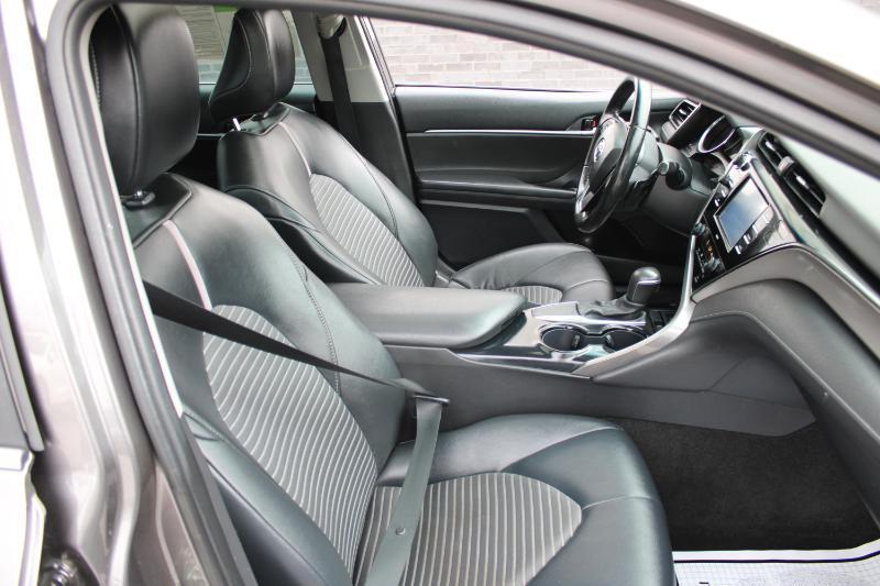 Toyota Camry SE 2020