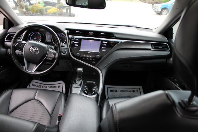 Toyota Camry SE 2020