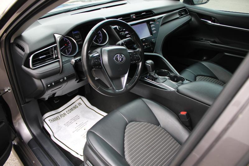 Toyota Camry SE 2020